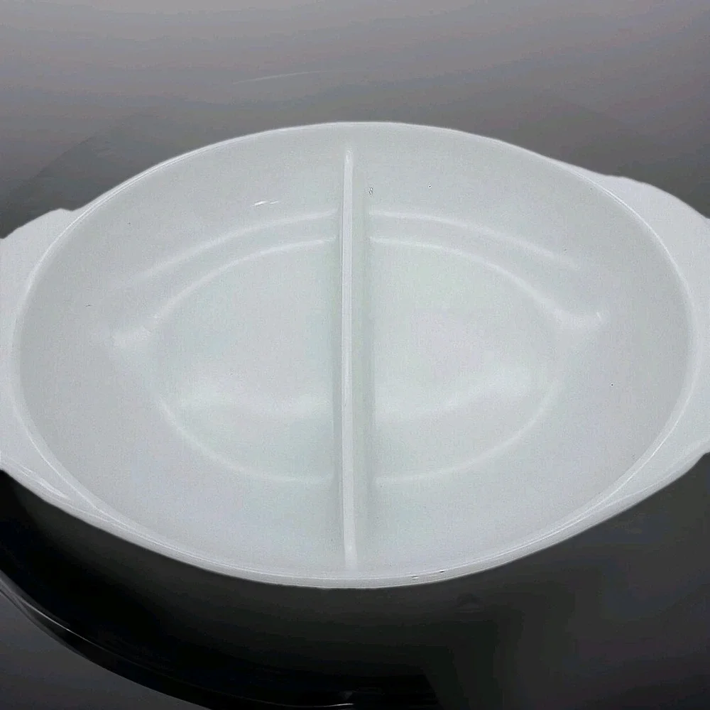 Vintage‎ Pyrex 1.5 Qt Milk Glass Divided Casserole Serving Dish 1083